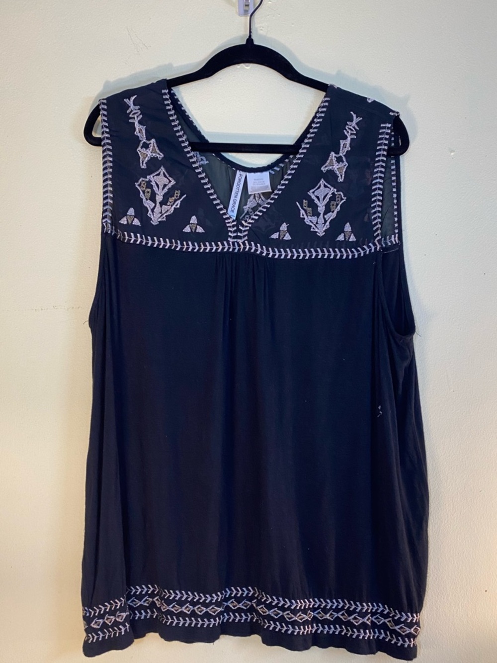 Sleeveless Embroidered V-Neck Women's Top - Black